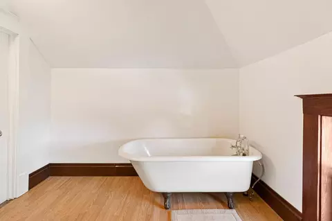 Bath - 5909 E Armstrong Rd, Lodi, CA 95240 photo 8 of 9