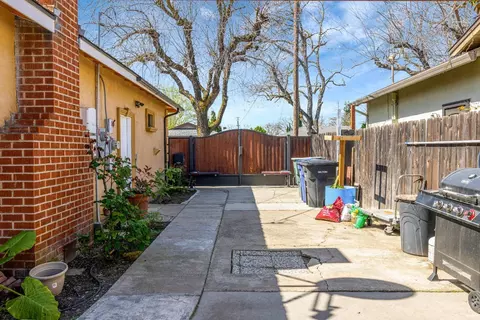 2900 Debbie Ln, Modesto, CA 95350 photo 23