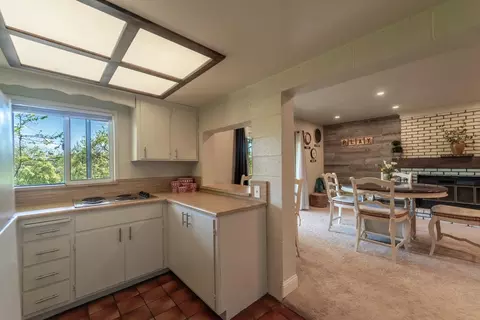 Kitchen - 2523 River Rd, Modesto, CA 95351 photo 4 of 5