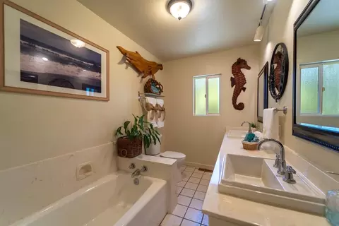 Bath - 2523 River Rd, Modesto, CA 95351 photo 2 of 3