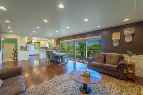 Living - 2523 River Rd, Modesto, CA 95351 photo 2 of 3