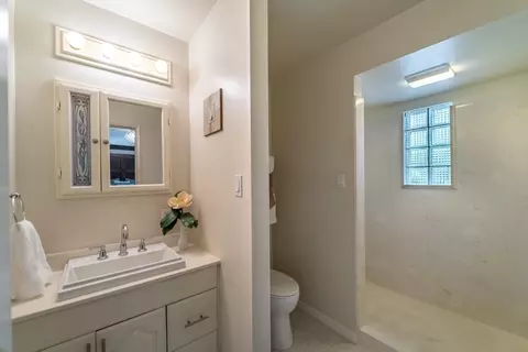 Bath - 2523 River Rd, Modesto, CA 95351 photo 1 of 3