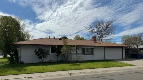 8846 Halverson Dr, Elk Grove, CA 95624