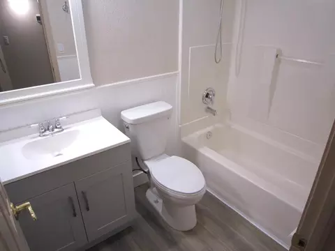 Bath - 702 David Cir, Placerville, CA 95667 photo 2 of 4
