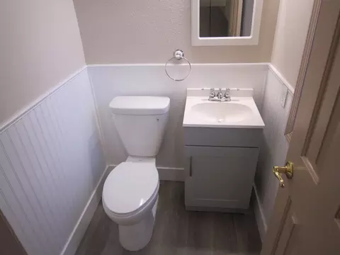 Bath - 702 David Cir, Placerville, CA 95667 photo 1 of 4