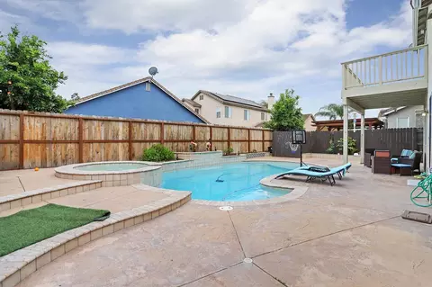 Exterior - 1988 London Ave, Manteca, CA 95336 photo 10 of 17