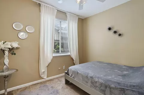 Bedroom - 1988 London Ave, Manteca, CA 95336 photo 6 of 11