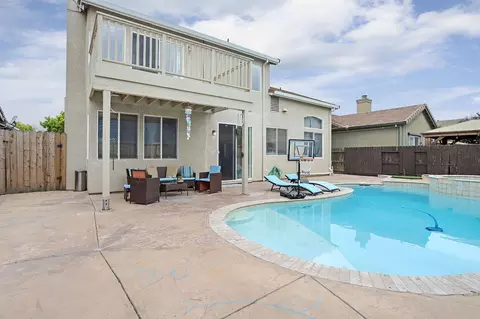 Exterior - 1988 London Ave, Manteca, CA 95336 photo 12 of 17