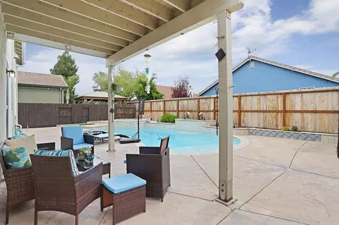 Exterior - 1988 London Ave, Manteca, CA 95336 photo 13 of 17