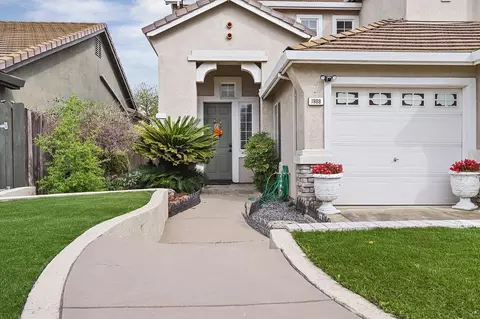 Exterior - 1988 London Ave, Manteca, CA 95336 photo 5 of 17