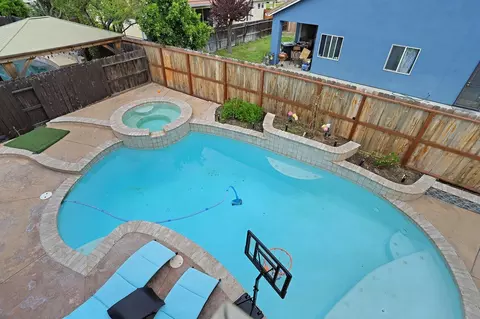 Exterior - 1988 London Ave, Manteca, CA 95336 photo 8 of 17