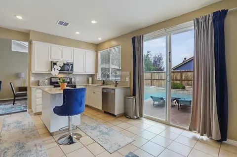 Kitchen - 1988 London Ave, Manteca, CA 95336 photo 3 of 5