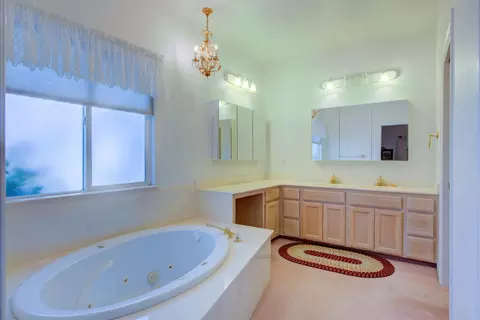 Bath - 7906 W Bates Rd, Tracy, CA 95304 photo 5 of 7