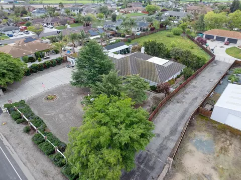 View/Area - 7906 W Bates Rd, Tracy, CA 95304 photo 8 of 11