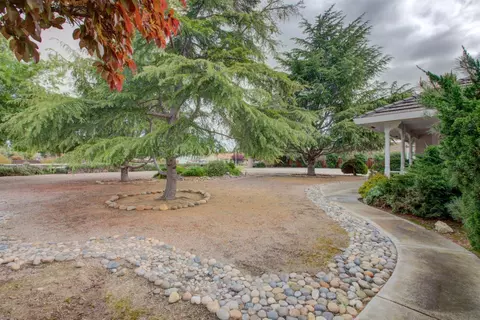 View/Area - 7906 W Bates Rd, Tracy, CA 95304 photo 3 of 11