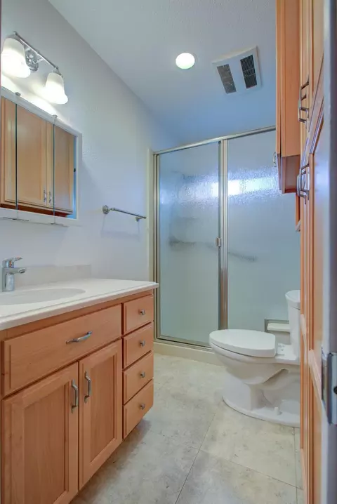 Bath - 7906 W Bates Rd, Tracy, CA 95304 photo 1 of 7