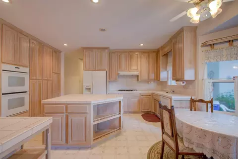 Kitchen - 7906 W Bates Rd, Tracy, CA 95304 photo 2 of 11