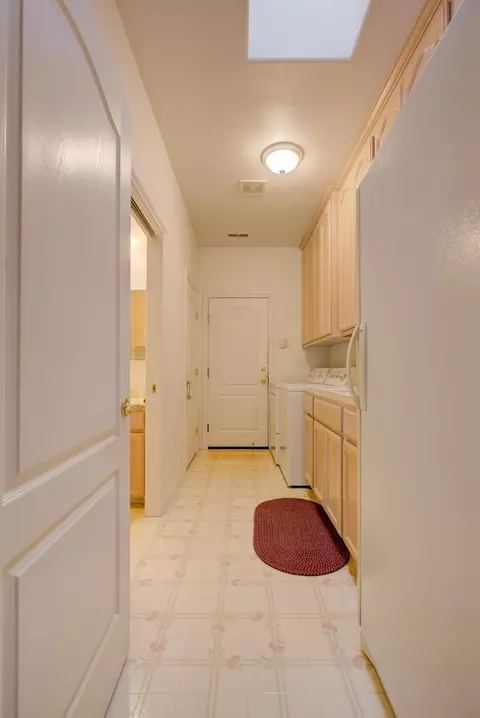 Entry Way - 7906 W Bates Rd, Tracy, CA 95304 photo 2 of 5