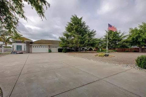 Exterior - 7906 W Bates Rd, Tracy, CA 95304 photo 4 of 20