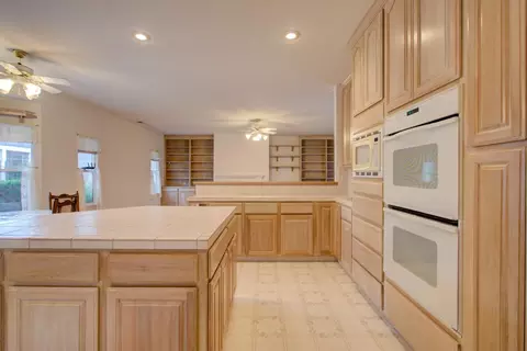 Kitchen - 7906 W Bates Rd, Tracy, CA 95304 photo 9 of 11