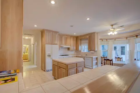 Kitchen - 7906 W Bates Rd, Tracy, CA 95304 photo 5 of 11