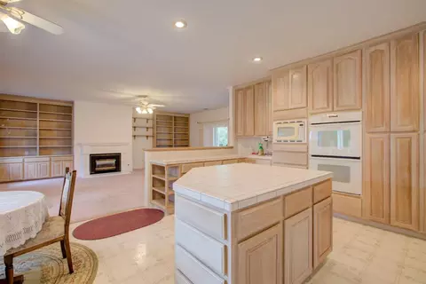 Kitchen - 7906 W Bates Rd, Tracy, CA 95304 photo 7 of 11