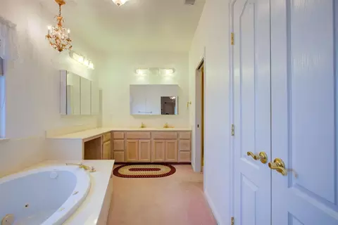Bath - 7906 W Bates Rd, Tracy, CA 95304 photo 4 of 7