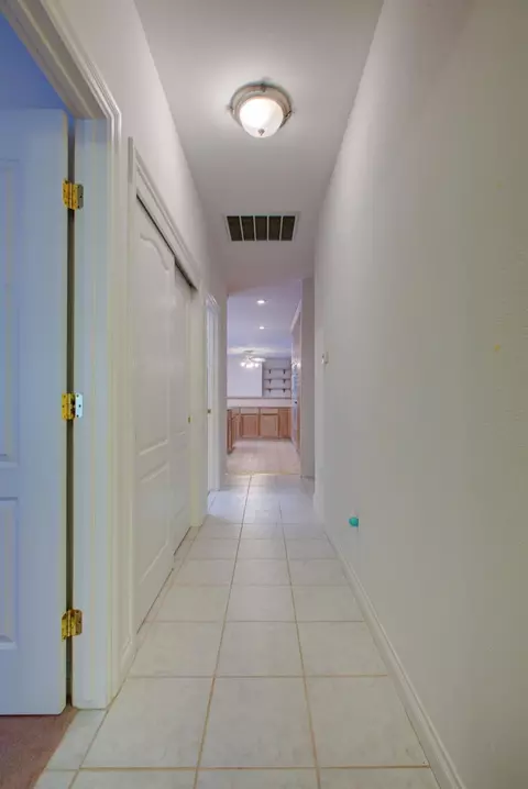 Entry Way - 7906 W Bates Rd, Tracy, CA 95304 photo 3 of 5