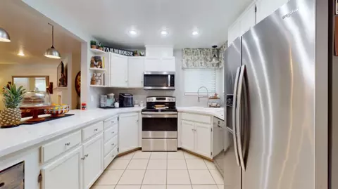 Kitchen - 885 Berea Dr, Turlock, CA 95382 photo 5 of 7