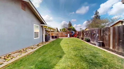 Exterior - 885 Berea Dr, Turlock, CA 95382 photo 7 of 11