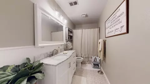 Bath - 885 Berea Dr, Turlock, CA 95382 photo 2 of 5