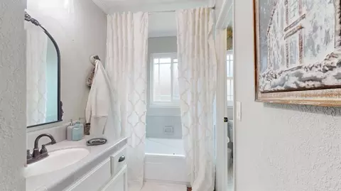 Bath - 885 Berea Dr, Turlock, CA 95382 photo 4 of 5