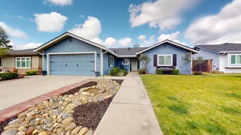 Exterior - 885 Berea Dr, Turlock, CA 95382 photo 2 of 11