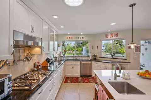 Kitchen - 241 River Oaks, Lodi, CA 95240 photo 6 of 9