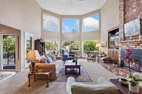 Living - 241 River Oaks, Lodi, CA 95240 photo 2 of 10