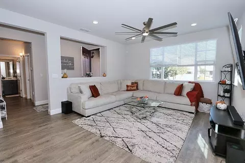 Living - 905 Posey St, Galt, CA 95632 photo 1 of 4
