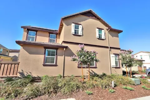 Exterior - 905 Posey St, Galt, CA 95632 photo 3 of 8