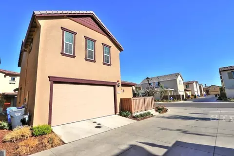 Exterior - 905 Posey St, Galt, CA 95632 photo 5 of 8
