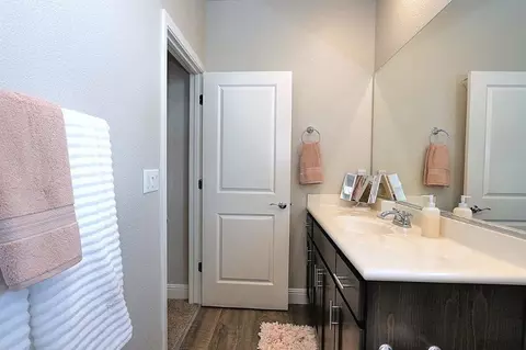 Bath - 905 Posey St, Galt, CA 95632 photo 1 of 6