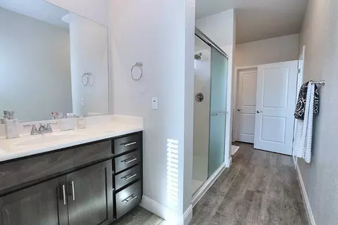 Bath - 905 Posey St, Galt, CA 95632 photo 4 of 6