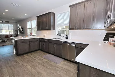 Kitchen - 905 Posey St, Galt, CA 95632 photo 6 of 6
