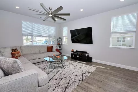 Living - 905 Posey St, Galt, CA 95632 photo 2 of 4