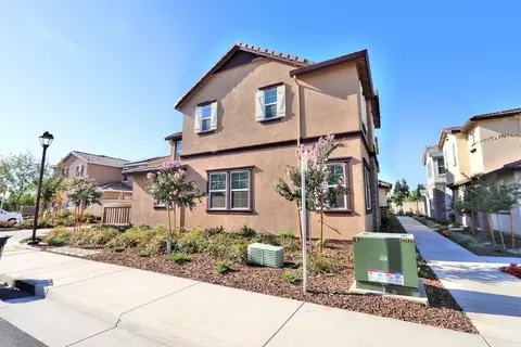 Exterior - 905 Posey St, Galt, CA 95632 photo 6 of 8