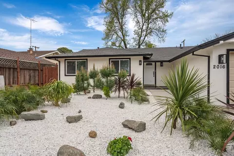 2016 Florin Rd, Sacramento, CA 95822