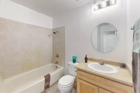 Bath - 4317 Lever Ave, Olivehurst, CA 95961 photo 1 of 4