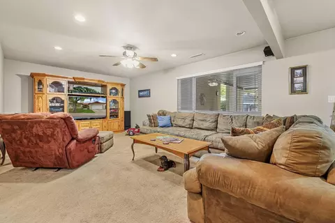 Living - 1631 Elizabeth Ave, Modesto, CA 95355 photo 2 of 5