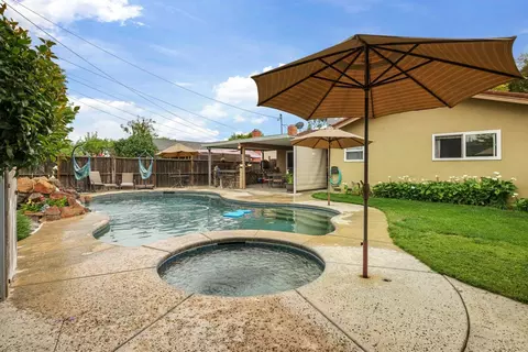 Exterior - 1631 Elizabeth Ave, Modesto, CA 95355 photo 8 of 11