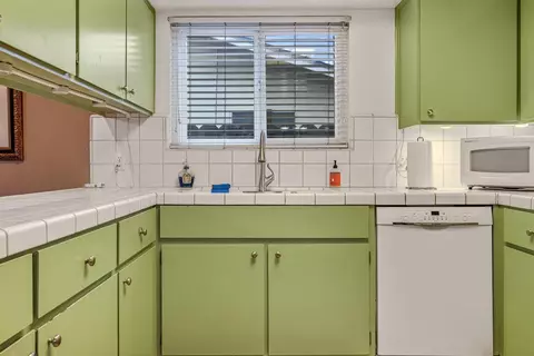 Kitchen - 1631 Elizabeth Ave, Modesto, CA 95355 photo 5 of 6