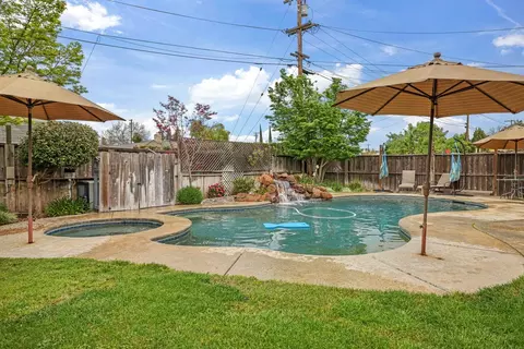 Exterior - 1631 Elizabeth Ave, Modesto, CA 95355 photo 6 of 11