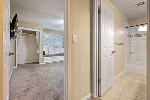 Entry Way - 1631 Elizabeth Ave, Modesto, CA 95355 photo 8 of 9